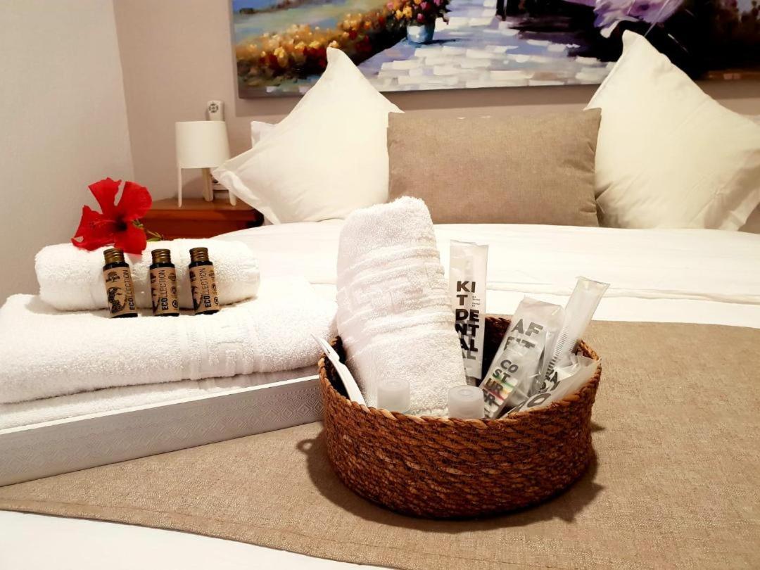 Apartamentos Ses Orenetes Cala'N Blanes  Esterno foto