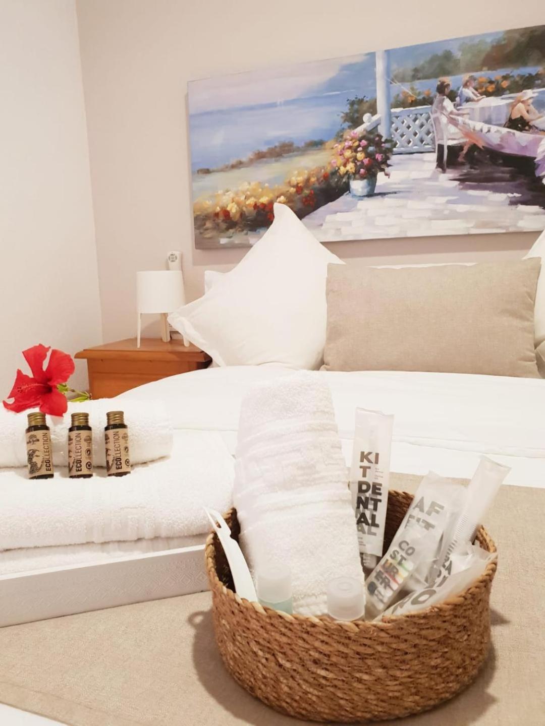 Apartamentos Ses Orenetes Cala'N Blanes  Esterno foto